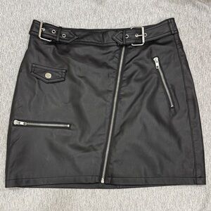Forever 21 Faux leather skirt size M